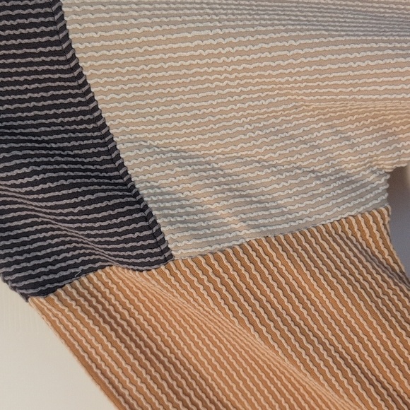 Anyshow Colorblock Ribbed Long-sleeve Crewneck Top NWT - Picture 2 of 8